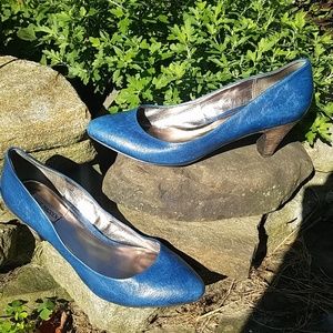 Steve Madden Leather Block Heel Denim Blue Pumps